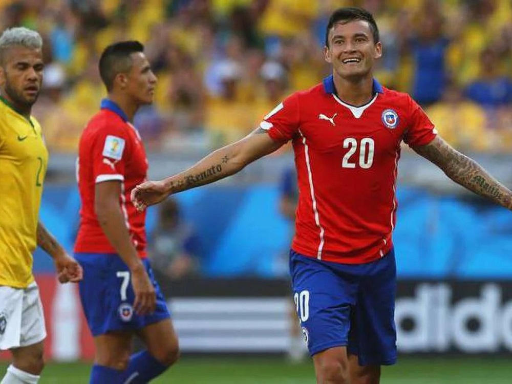 چارلز آرانگیز - عکس های فوتبالی چارلز آرانگیز