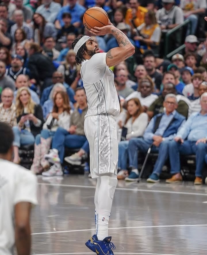 والپیپر آنتونی دیویس برای کامپیوتر