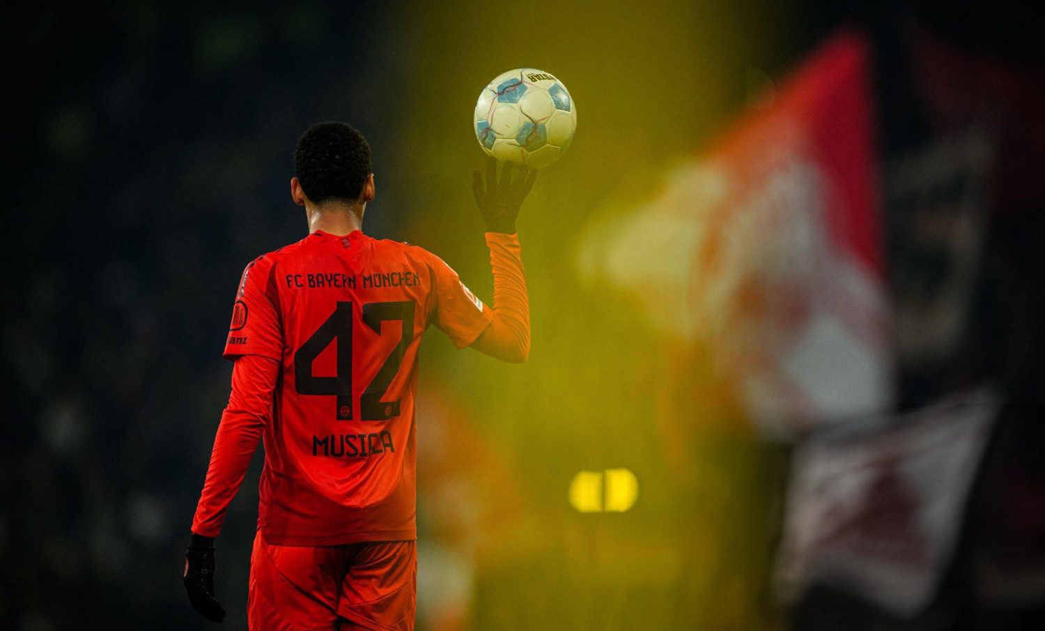 جمال موسیالا والپیپر