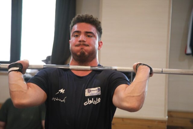 عکس ایلیا صالحی پور وزنه بردار