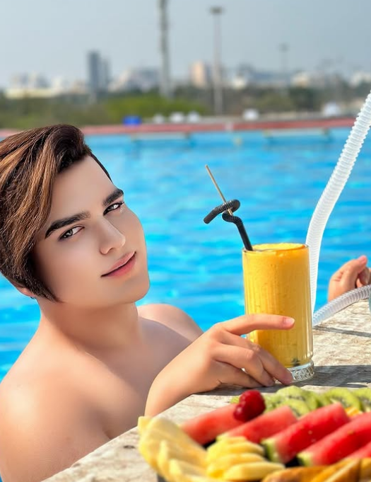 عکس لخت شهاب بلاگر اینیستا