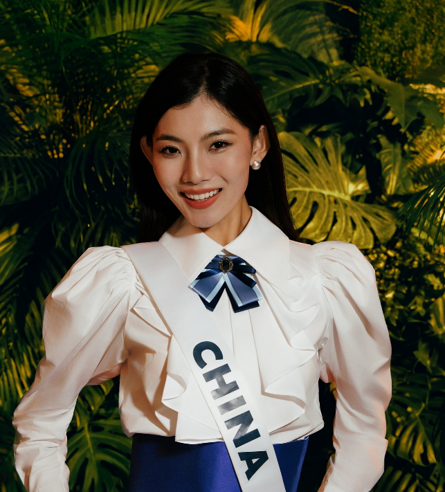 عکس ژائو نا در مراسم دختر شایسته جهان عکس ژائو نا در مراسم دختر شایسته جهان