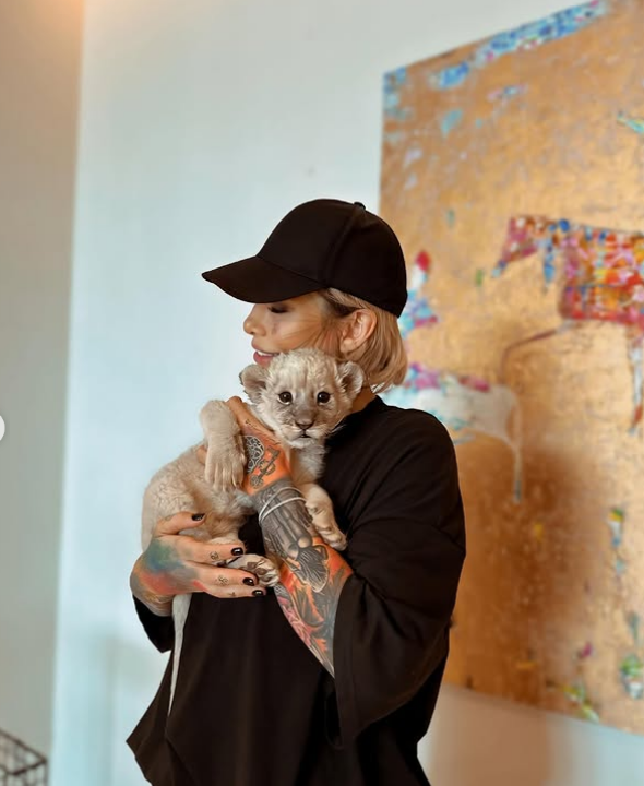 سحر قریشی در استخر سحر قریشی در استخر