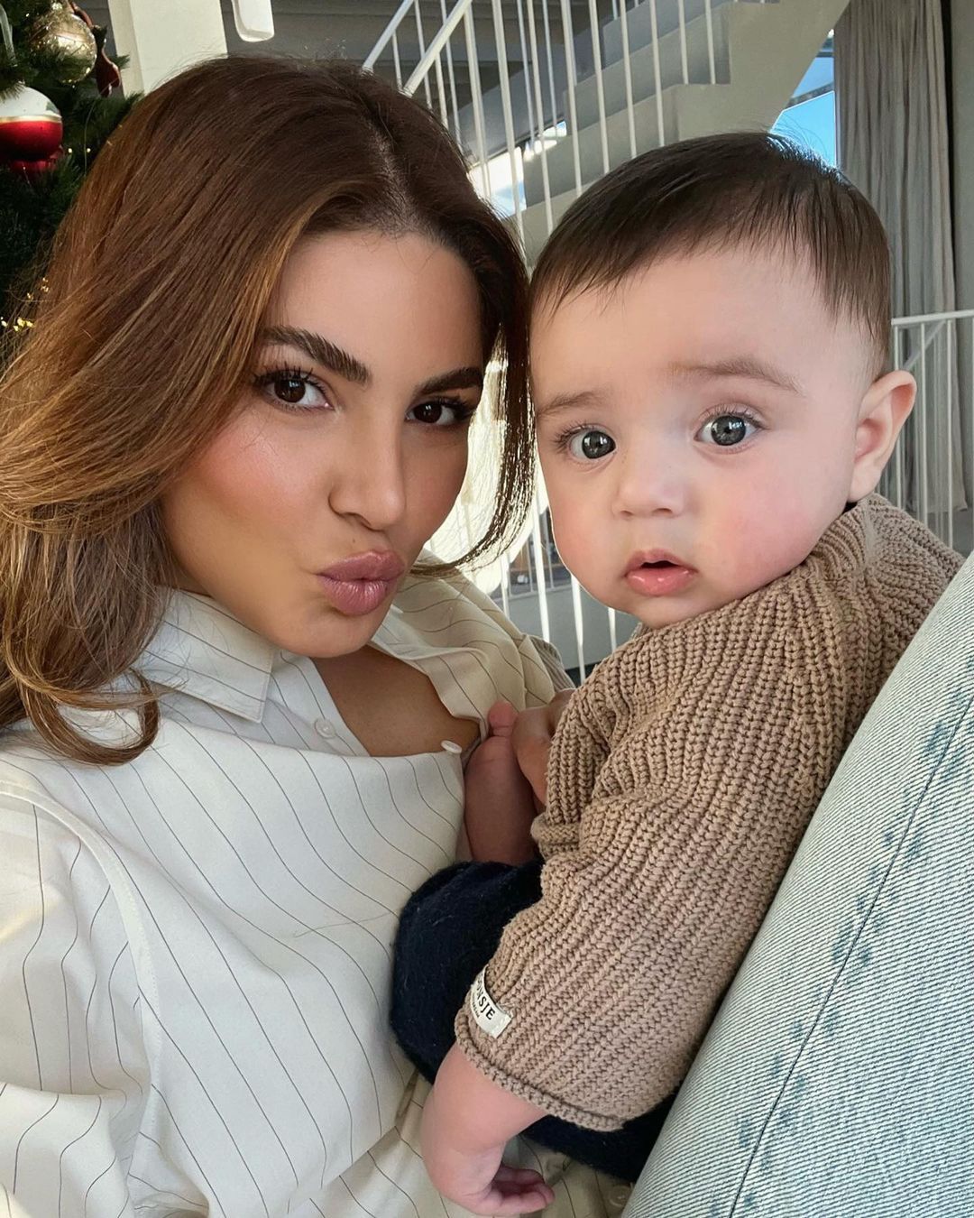 نگین میرصالحی و بچه ش نگین میرصالحی و بچه ش