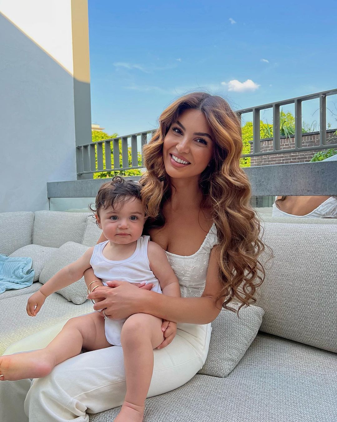 نگین میرصالحی و پسرش نگین میرصالحی و پسرش