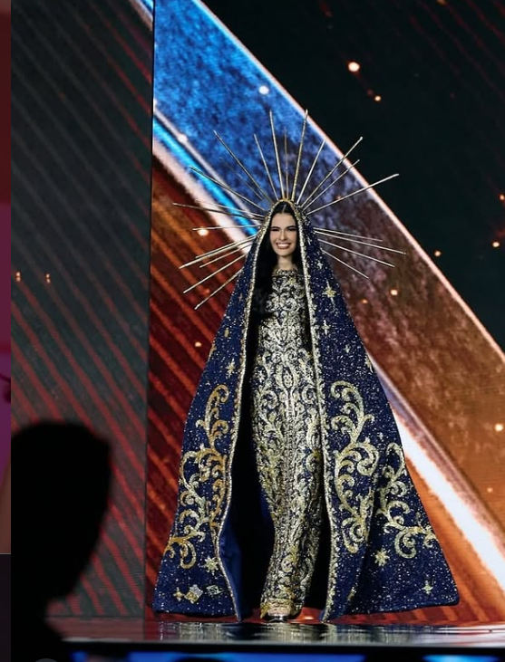 عکس گابریلا لاسردا در مراسم دختر شایسته جهان عکس گابریلا لاسردا در مراسم دختر شایسته جهان