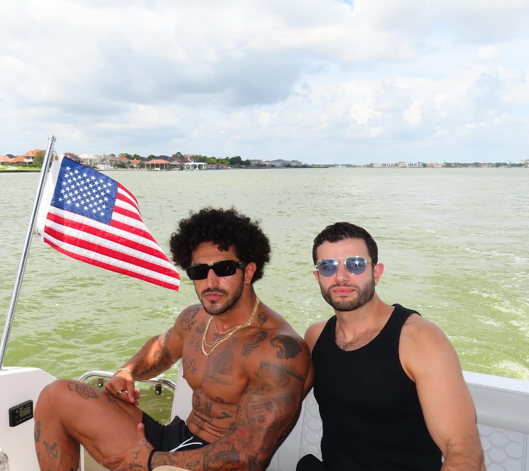 عکس آیسان اسلامی در ماشین عکس آیسان اسلامی در ماشین