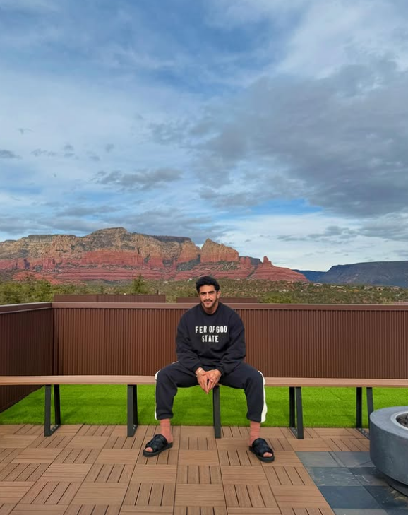 آیسان اسلامی با ماشین اسپرت آیسان اسلامی با ماشین اسپرت